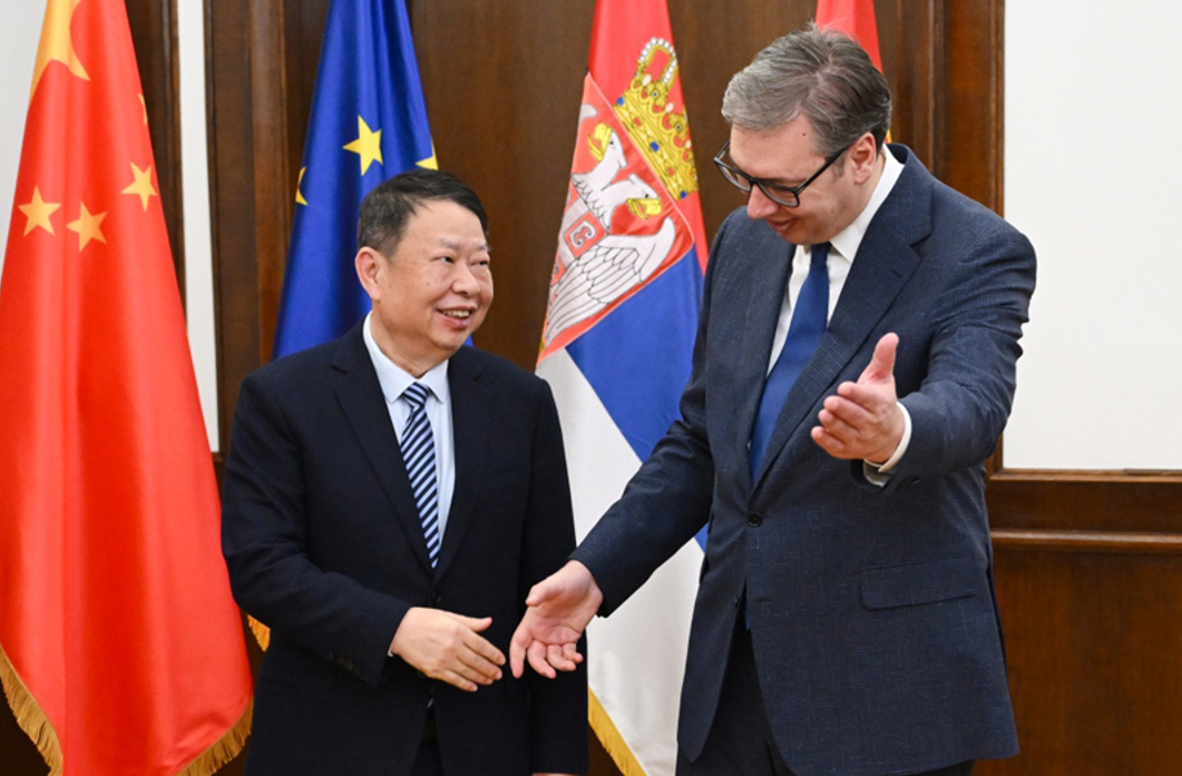 El Presidente de Serbia, Aleksandar Vučić, se reúne con el Presidente de Zijin, Chen Jinghe